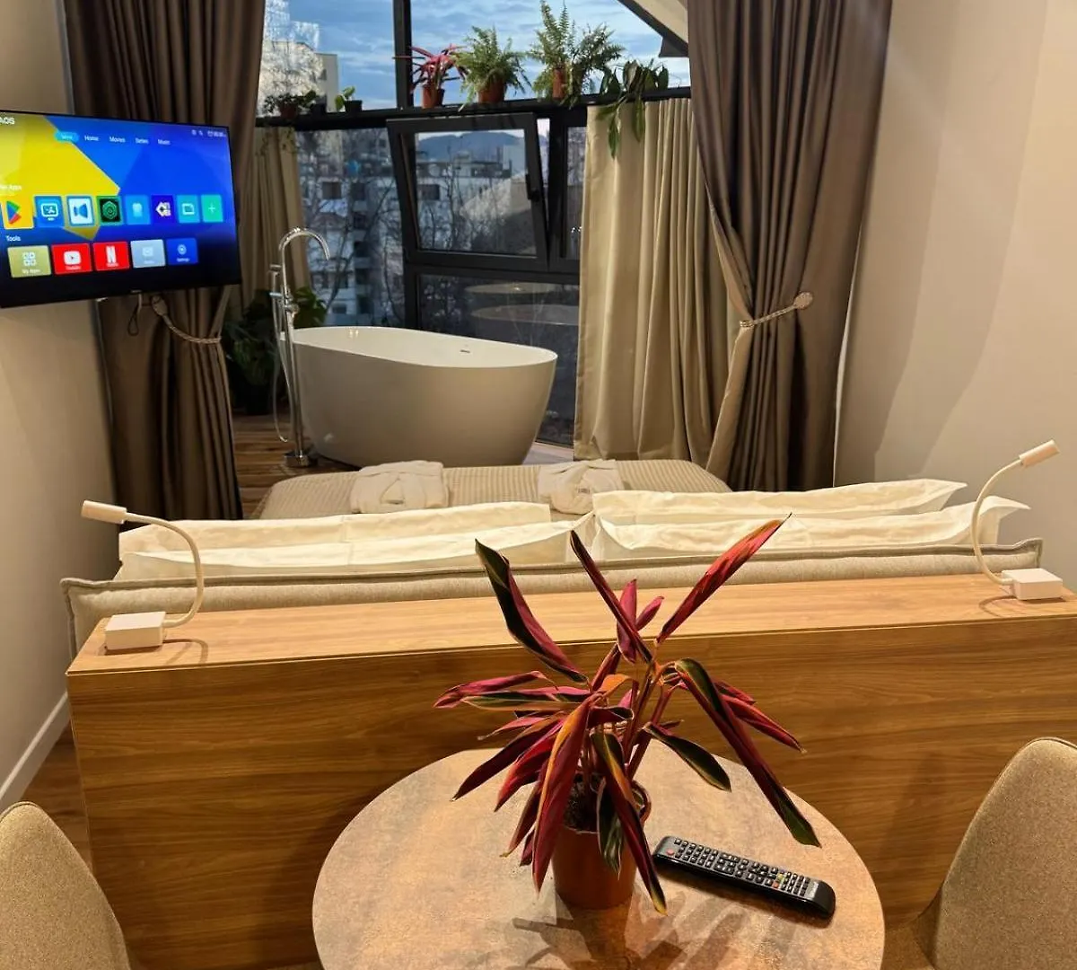 Moonlight Apartments تيرانا شقة فندقية